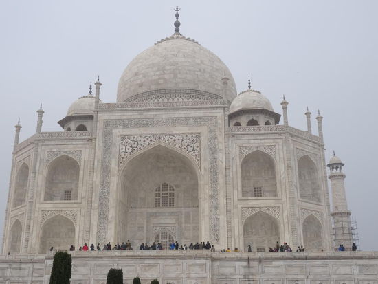 Ein indischer Dichter beschrieb ihn auch als eine  "Träne auf der Wange der Ewigkeit"