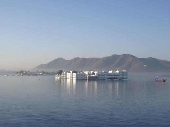 Lake Palace Hotel - bekannt aus dem James Bond Film "Octopussi"