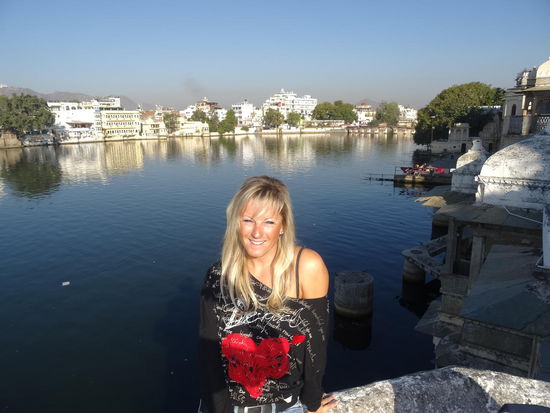 zahlreiche Unterkünfte bieten Dachterassen an......hier hat man einen tollen Blick über den See...konnte lecker Frühstücken, die Sonne genießen oder den Sonnenuntergang beobachten