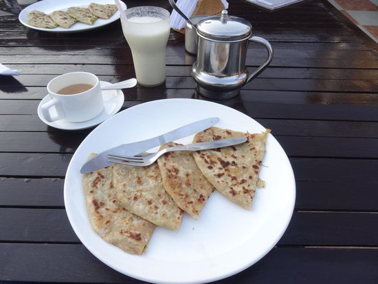 oder Masala Tea mit Parathi.....und Lassi