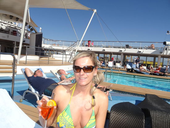 Ich halte durch.....ganz allein an Deck 