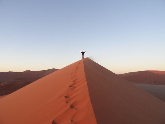 morgendliche Wanderung zum Sonnenaufgang auf die Düne 45