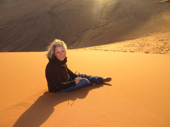 Ich habe es nicht bis nach ganz oben geschafft, aber den Sonnenaufgang konnte ich trotzdem genießen - ein tolles Erlebnis. Später gab es am Fuße der Düne  super leckeres Spiegelei mit Bacon zum Frühstück!!!Und das morgens um 07.00 Uhr _ Luxus pur 