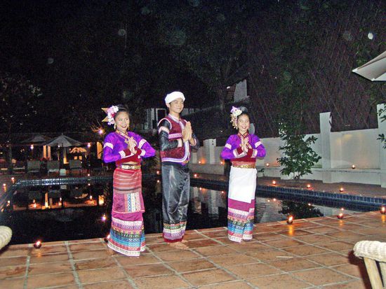 Chiang Mai - Thaitänzer am Hotelpool
