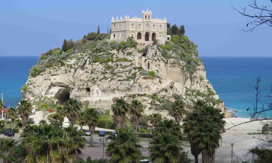 Tropea: Klosterkirche auf dem Felsen