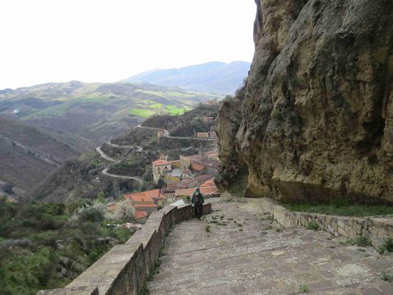 Lukanische Dolomiten: Abstieg nach Castelmezzano