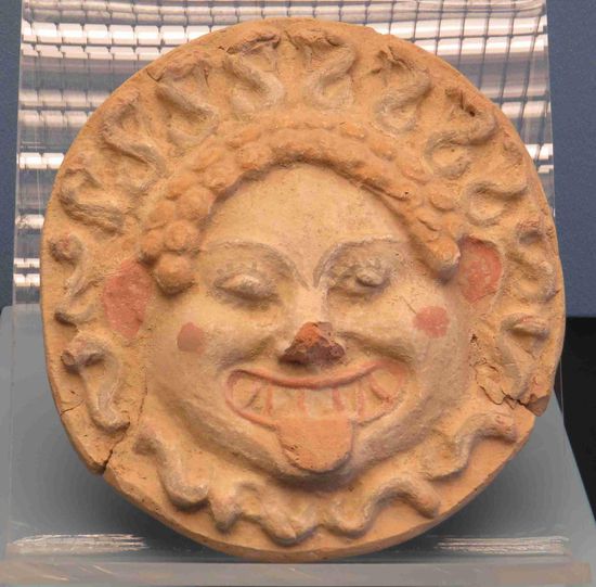 Zunge raus   griechischer Fund im Museum Melfi