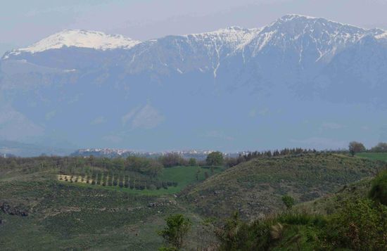 Altomonte und Umgebung vor den Pollino-Bergen