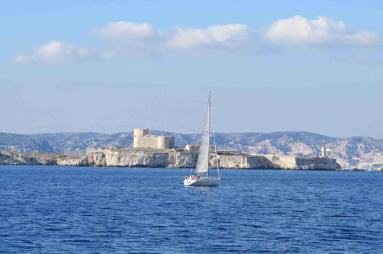 Calanques bei Marseille: Chateau d'If auf einer der Friolischen Inseln (laut Roman war hier der Graf von Monte Christo eingekerkert...)