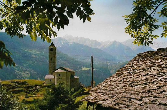 Typische Kirche an der Strada Alta