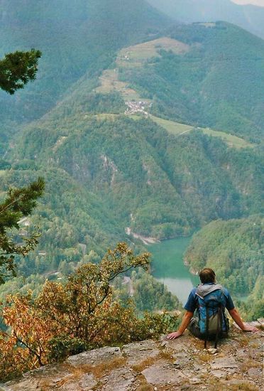 Blick hinunter ins Centovalli kurz vor der schweizerisch-italienischen Grenze
