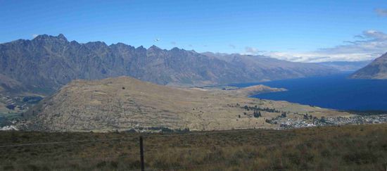 Queenstown Hill mit Blick auf den Lake Wakatipu und die "Remarkables"