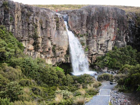 Wasserfall im Tongariro Nationalpark nahe des DOC-Centers