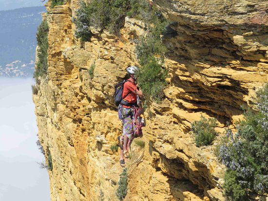Bergsteiger in der Wand kurz vor den Cretes