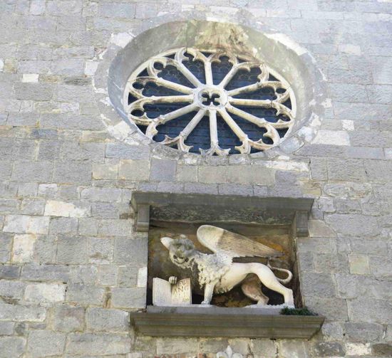 Labin - Rosette und venezianischer Löwe am Dom