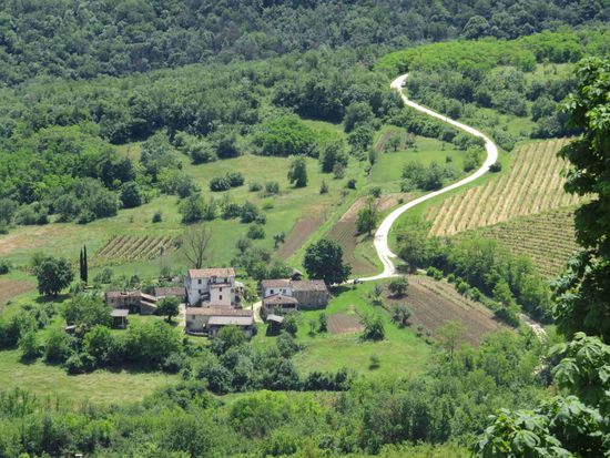 Blick von der Wehrmauer auf die Umgebung von Montuvan