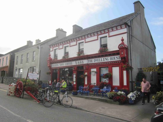 Pub in Knightstown / Valentia Island