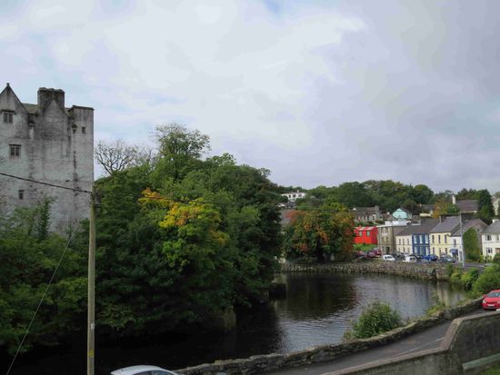Donegal - Stadt mit Schloss und Fluss