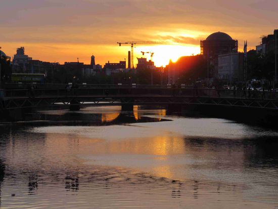 Sonnenuntergang über dem Liffey