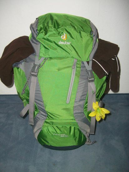 Mit dabei: meine eingelaufenen Lidl-Trekkingschuhe (nicht im Bild) und mein brandneuer Deuter-Rucksack - alt &amp; billig vs. neu &amp; teuer.