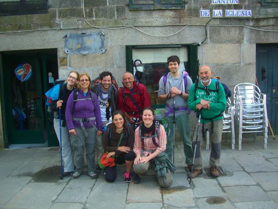 Unsere nette Truppe die letzten Tage: Franzi (Deutschland), Manuela und Brendao (Portugal), Arrosto, Juan und Vater Angel (Spanien), hinten, und vorne: Marta (Portugal) und ich!