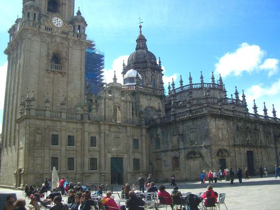 Heute auch der Platz vor der Ostseite der Kathedrale in strahlender Sonne - herrlich! 