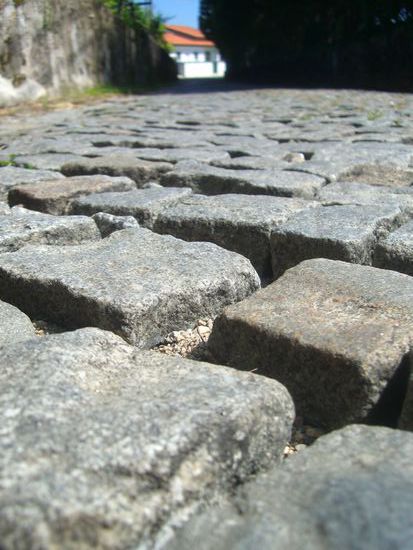 Doch dann: noch noch fußbrecherisches Kopfsteinpflaster. Autsch, meine Füße!