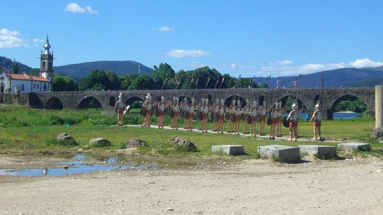 Tatsächlich gegen leichte Erschöpfungsübelkeit (vielleicht auch von der Sonne) kämpfend, erreiche ich Ponte de Lima.