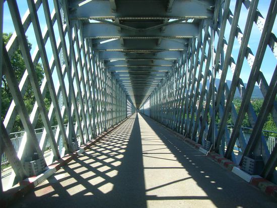 Die Internationale Brücke von Valença in Portugal nach Tui in Spanien über den Grenzfluss Minho.
