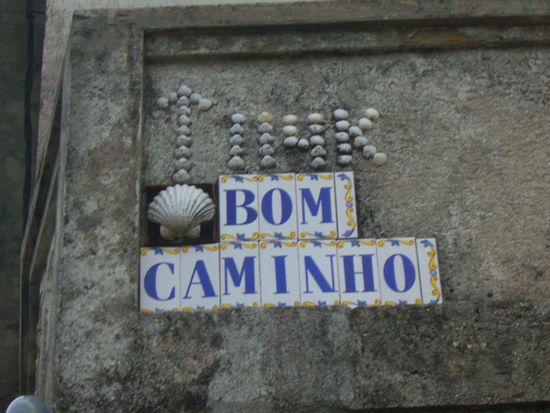 Netter Wunsch für den Weg auf Privathaus: noch 114 km - aus kleinen Muscheln.