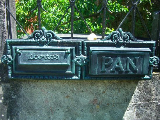 Ein Kasten für die Briefe - und einer fürs Brot!