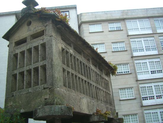 Korn- bzw. Maisspeicher - auch in der Stadt werden die Kulturgüter noch gehegt.