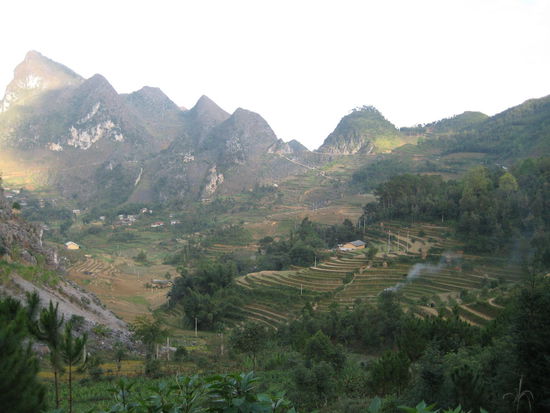 Reisterrassen und Karstgebirge