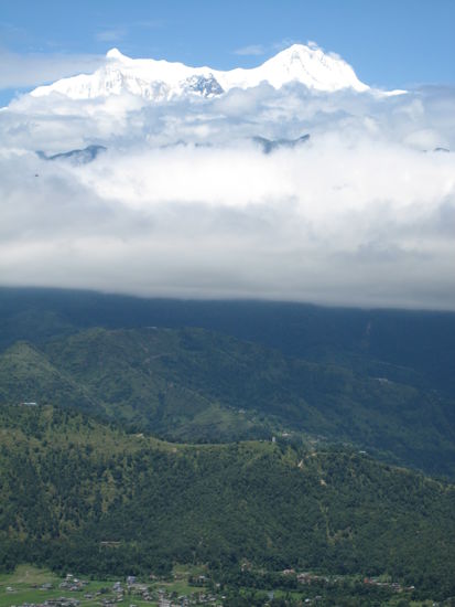 Blick von Sarangkot auf die Gipfelspitzen des Himalaya