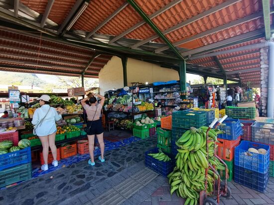 Nicht nur auf Touri ausgerichtet. Noch ein bissel Wegzehrung gekauft.