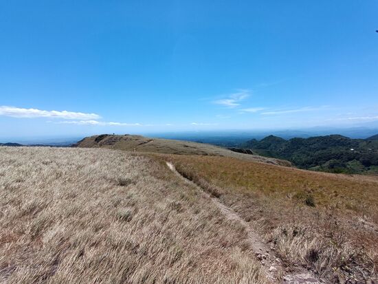 Nachfolgend ging´s über den Gebirgskamm voran.