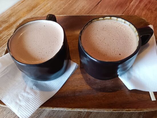 Kakao-Verkostung, einmal 45%, einmal 60% Kakao. Lecker.