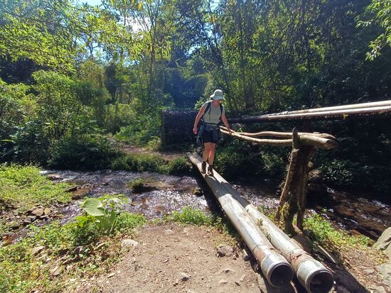 Statt Brücken gab´s teills 2 Rohre und ein bisschen Geländer.