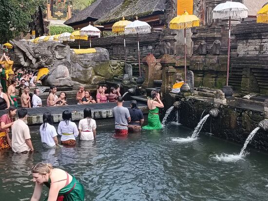 Im dritten Becken ist nur der linke Auslass Bestandteil der Reinigung, die Frage an den Guide, warum die anderen Auslässe nicht beachtet werden, wurde mit "nur für spezielle Anlässe" beantwortet.