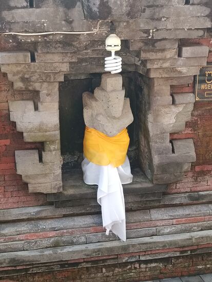 Bei einer bestimmten Anzahl von Zeremonien gilt man dann zum Kreis der Erleuchteten 