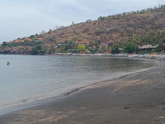 unscheinbare Bucht...aber das Spektakuläre ist unter Wasser