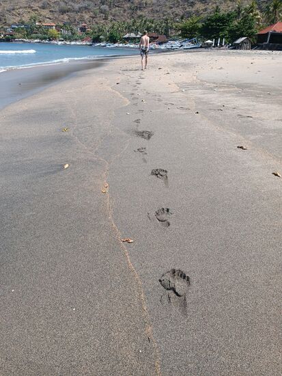 Ein Bild mit Symbolcharakter...auch für uns rückt die Zeit des "Gehens" immer näher...morgen Abend gehts zurück nach Denpasar zum Airport.