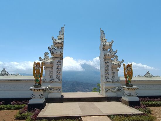 ein "Heaven´s gate" wie im bekannten Tempel, hier aber zumindest zu unserer Zeit ohne Schlange stehen.