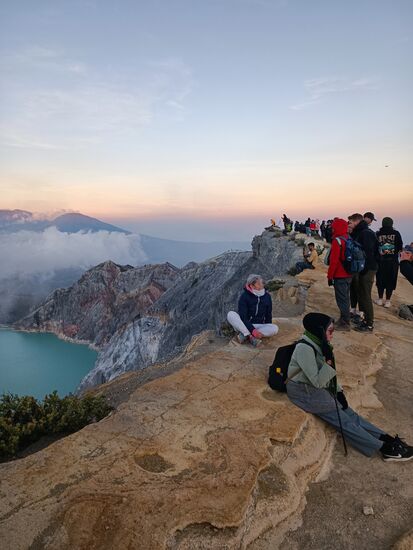 Ganz allein waren wir nicht, vielleicht 300-400 Menschen, die sich das Schauspiel diesem Tag anschauen wollten..