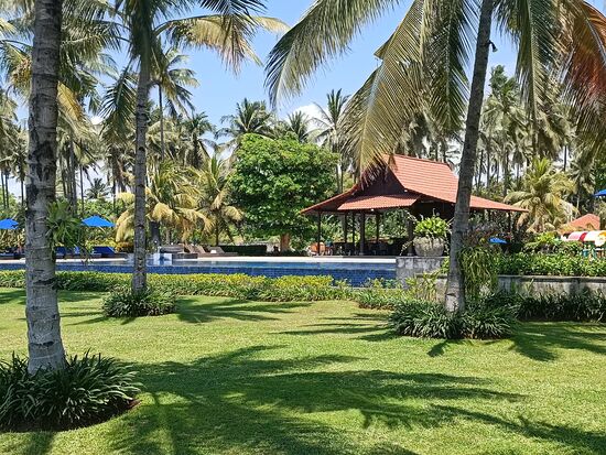 Wirklich gutes Hotel. Merkwürdig: Der Pool ist beheizt - ja wirklich, mehr wie Badewanne.
