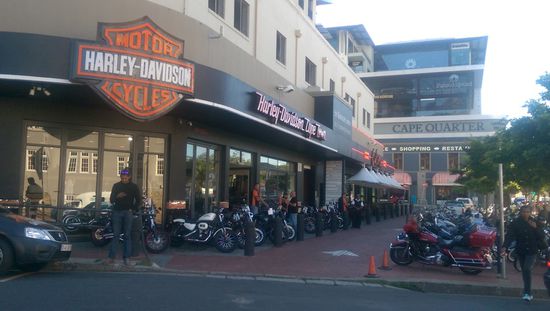 Raphael hat sich gleich mal das Fahrzeug der Zukunft rausgesucht