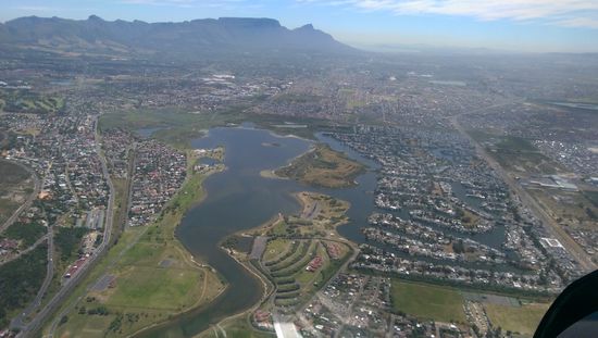 Hier über Muizenberg an der False Bay: In der Marina da Gama ist unser B&amp;B.
