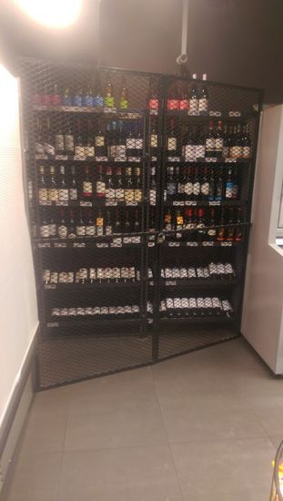 der arme Wein, sonntags einfach eingesperrt...