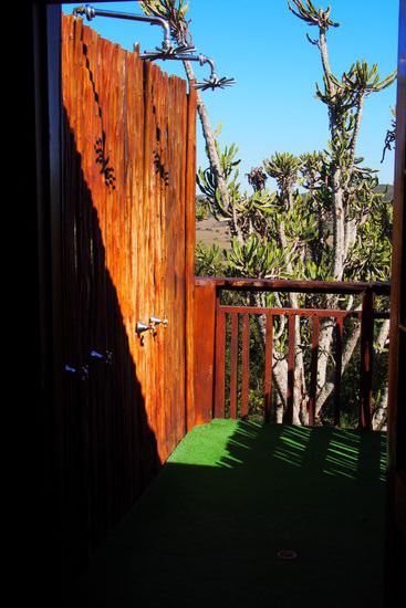 ..und ein Bad mit Whirlpool und als Krönung eine Außendusche. Duschen unterm Sternenhimmel... ihr dürft uns gerne beneiden 