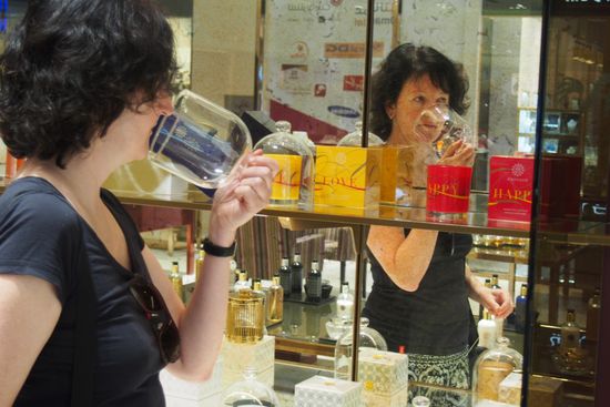 Simone testet gerade Raumduft...wie wird denn beim Sultan  "happy" duften?